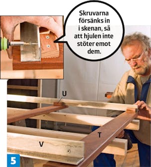 Bygga Cykelgarage: Skenorna till vagnen med cyklar Bygga Cykelgarage: Skenorna till vagnen med cyklar